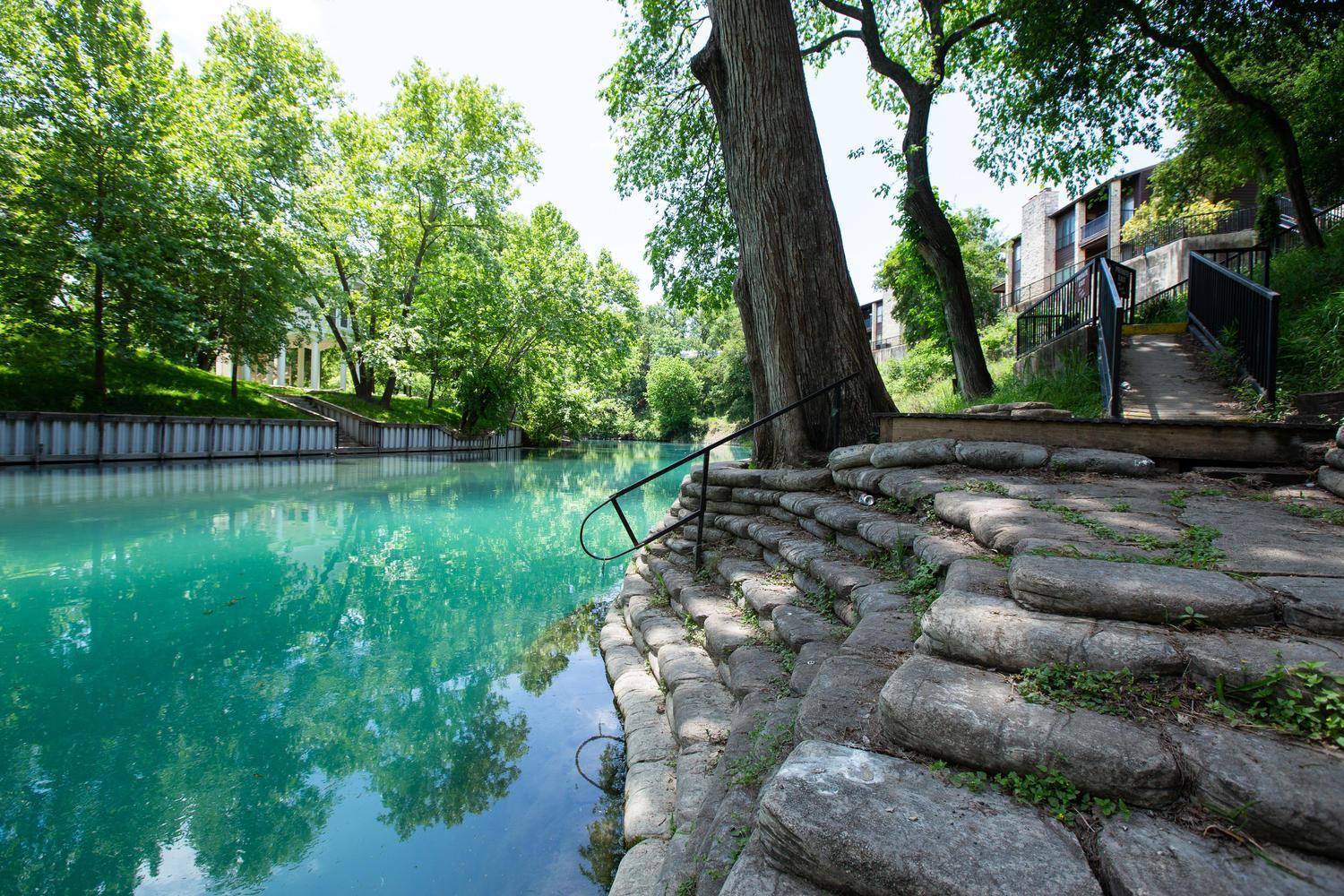 The Iron Cactus Condo On The Comal Cw C102 Ню Браунфелс Екстериор снимка