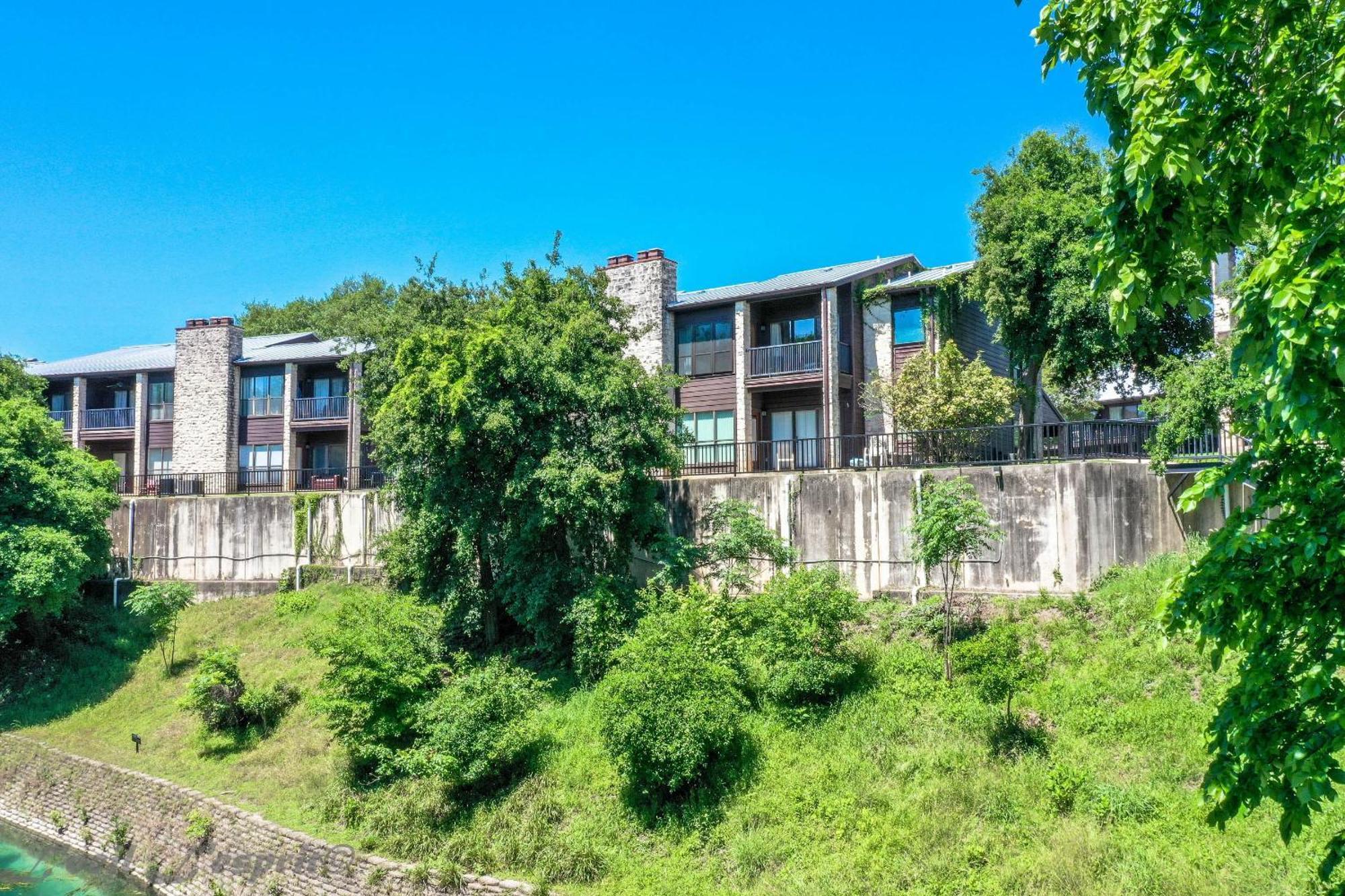 The Iron Cactus Condo On The Comal Cw C102 Ню Браунфелс Екстериор снимка